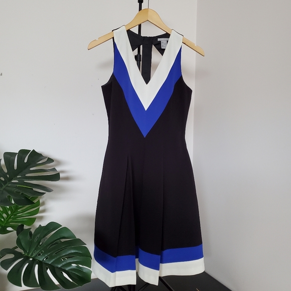 H&M Dresses & Skirts - H&M Pleated dress Size 6